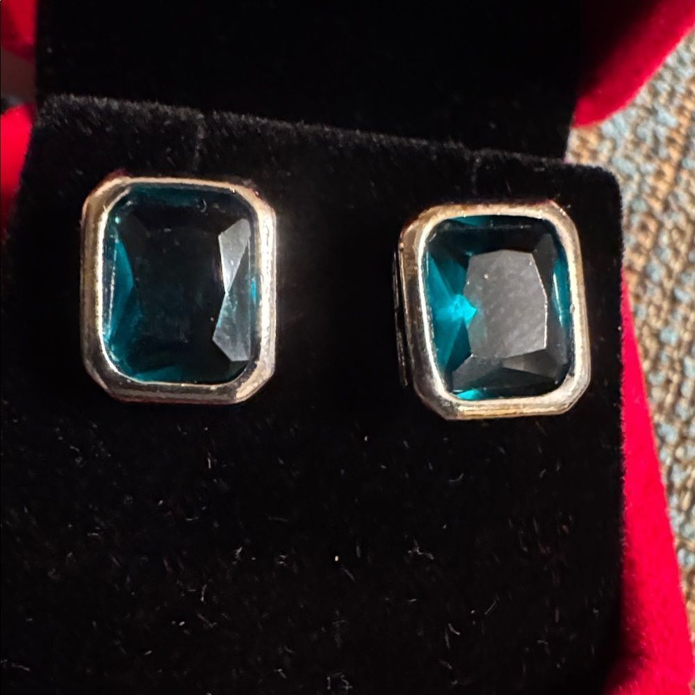 3062 Swarovski Crystal Elements post‎ Earrings